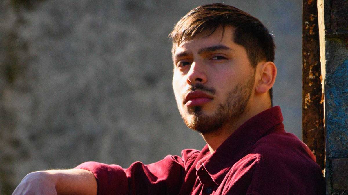 Cortesse lanza los sencillos "Detrás de la pantalla" y "