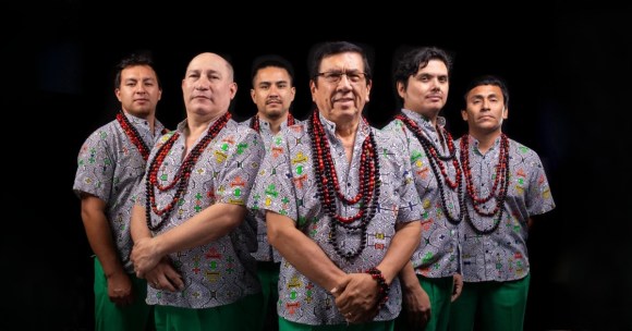 Los Mirlos conectan su herencia amazónica con artistas internacionales en su nuevo álbum «The World Meets Los&nbsp;Mirlos»