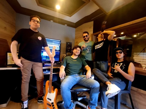 La banda colombiana Los Falsos Dandys presenta ‘Stupid Vision&nbsp;Pro’