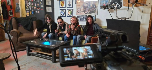 Volcano quema los restos de un viejo amor en su nuevo single «Maldita&nbsp;Flor»
