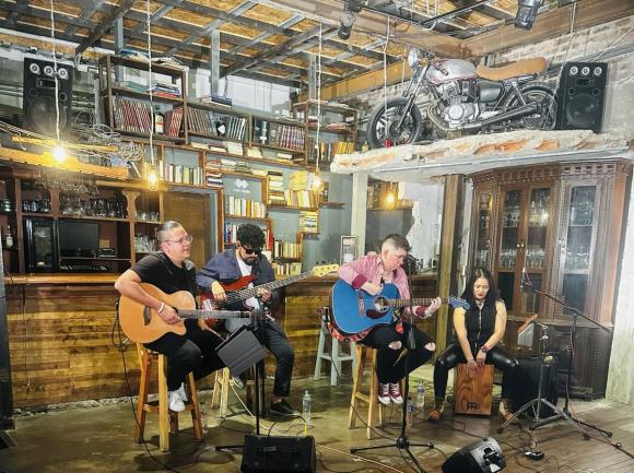 El proyecto colombiano DeyCube estrena ‘21.2 Acústico’, un disco personal e&nbsp;introspectivo