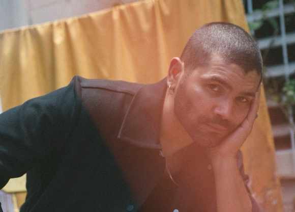 El artista puertorriqueño Cosme estrena su disco BRUJO&nbsp;¡Escúchalo!