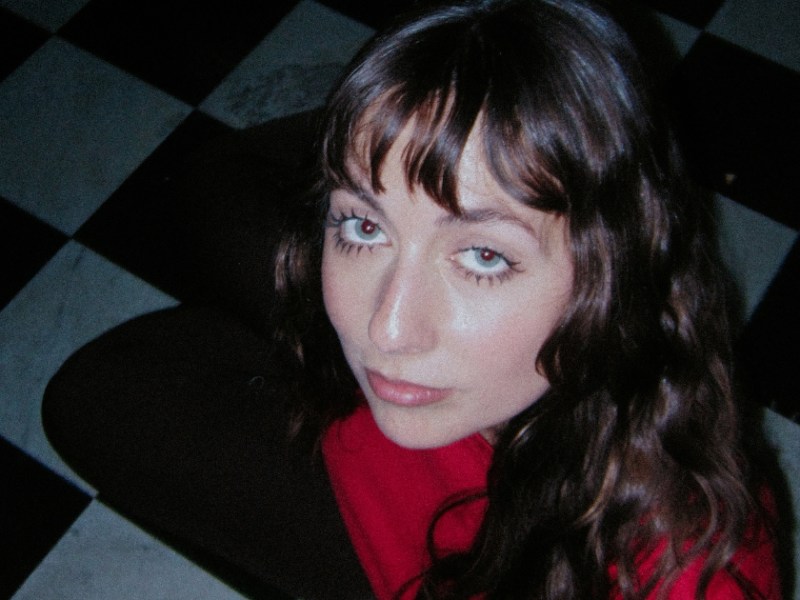 Mica Sotera anticipa su segundo disco con una canción atravesada por el amor y la despedida: «Al menos esta&nbsp;vez»