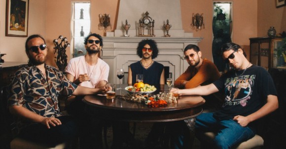 Perros Santos se prepara para el cierre de su gira “Estamos Conectando” con última fecha en Lima y sesión acústica en Casa&nbsp;Rebara