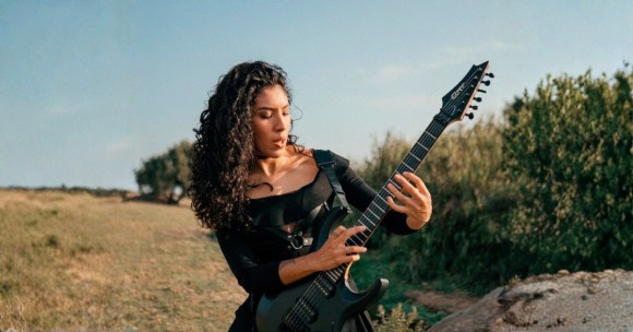“Back in Time” fusiona el death metal y el metal progresivo en el debut solista de Mayteé&nbsp;Herrera